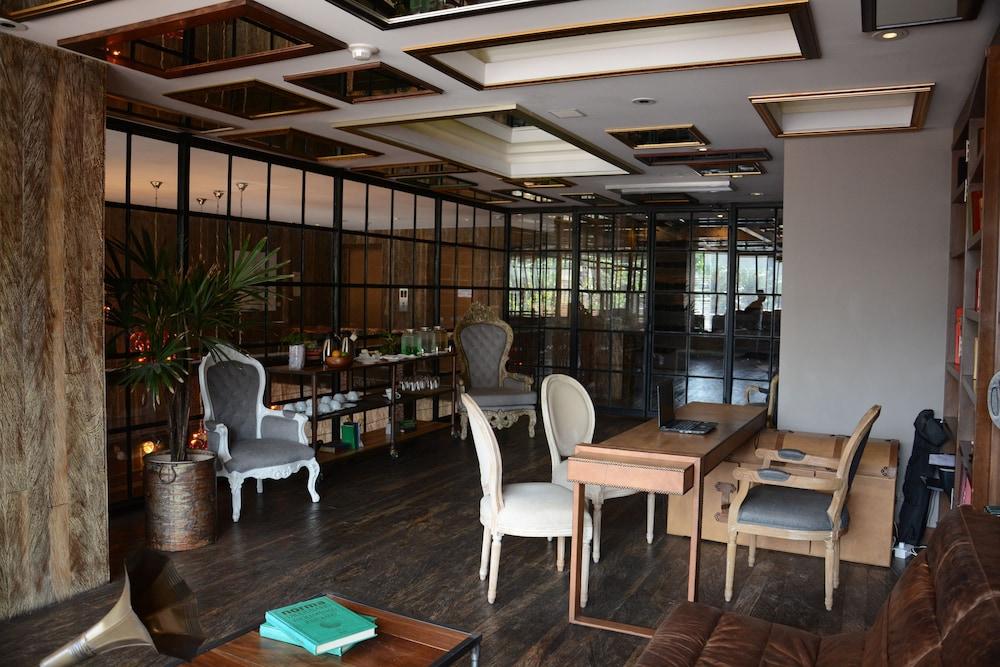 The Charlee Hotel Medellin Exterior photo